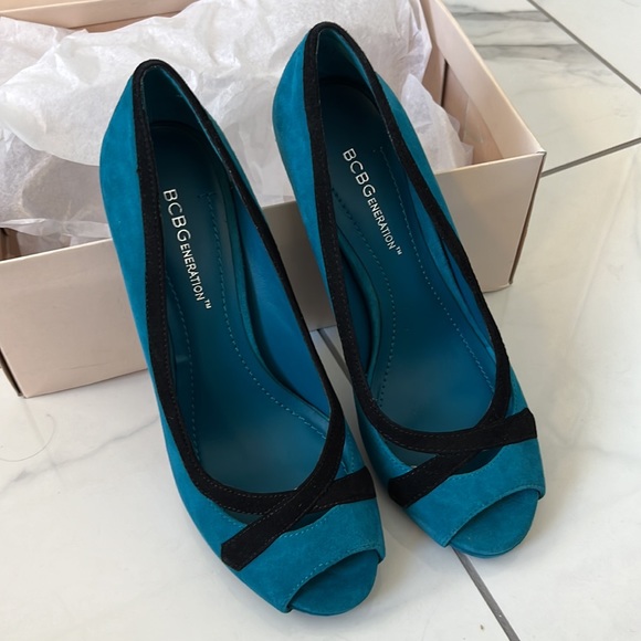 NEW ⭐️ BCBGeneration Teal/Black Kidsuede Heels - Picture 7 of 10